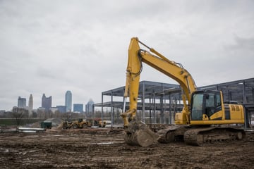 Heavy equipment on an ohio job site at a commercial worksite, illustrating equipment financing in ohio: rates, terms and how to qualify